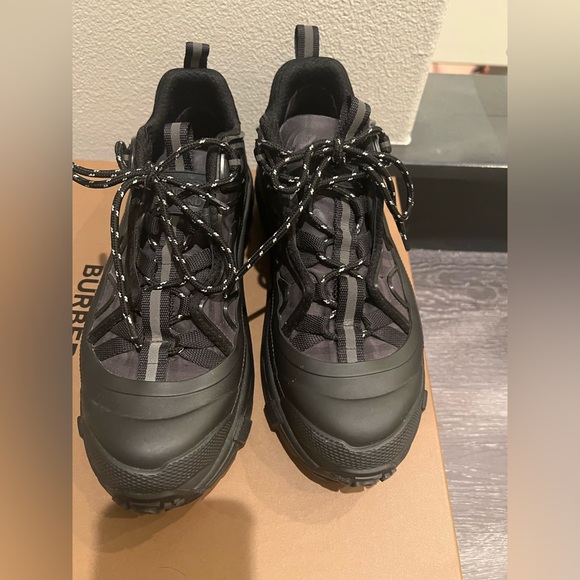 authentic Burberry low top Arthur sneakers Men - Picture 3 of 8